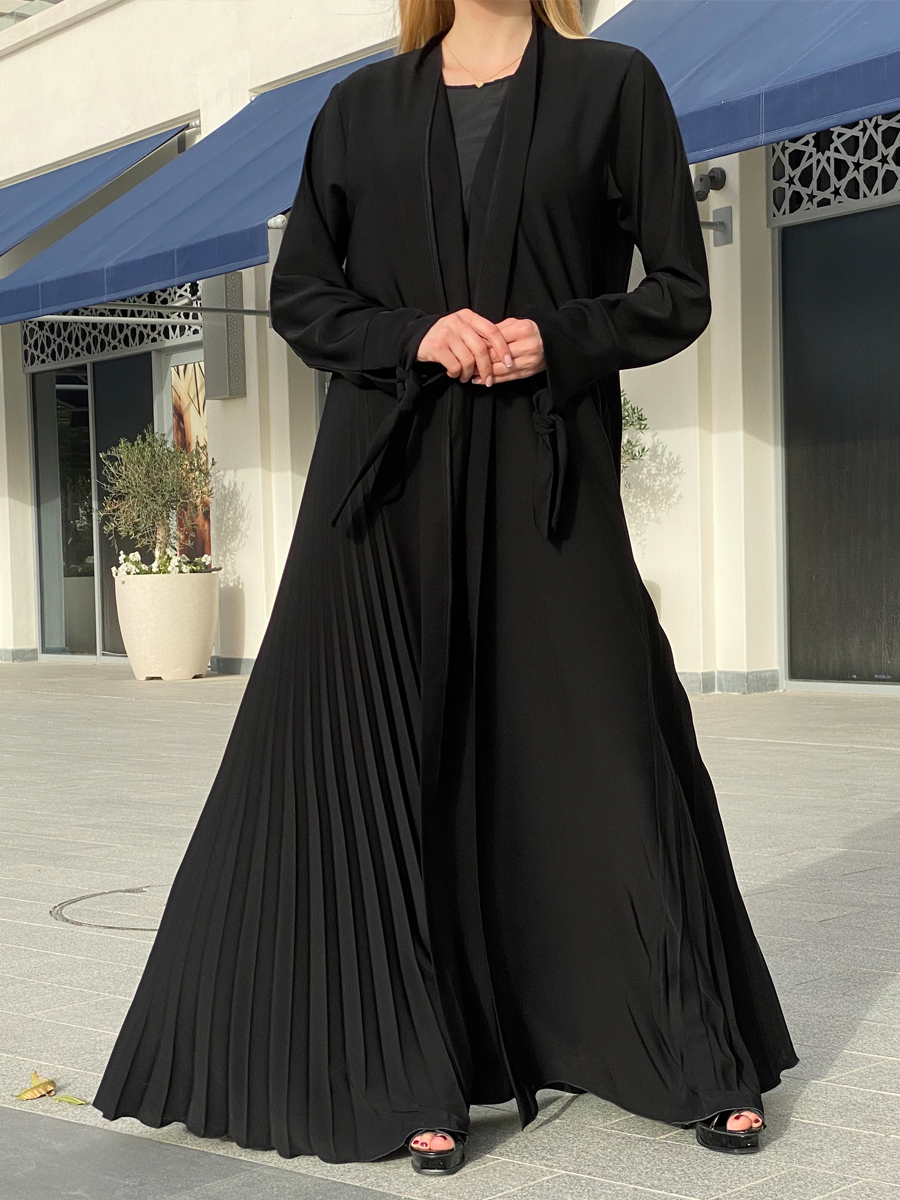 Nida Black Abaya Set Luxe Modesty | MOiSTREET Moistreet Nida Black Abaya Set Luxe Modesty | MOiSTREET Moistreet
