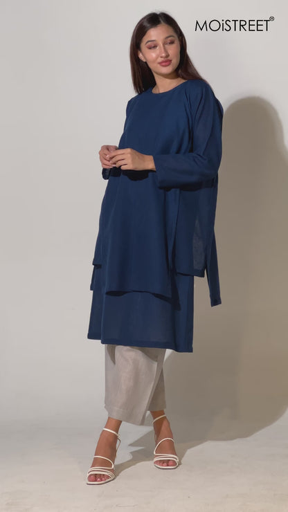 طقم لنن لباس علوي باللون الأزرق و بنطال باللون الرمادي من مويستريت