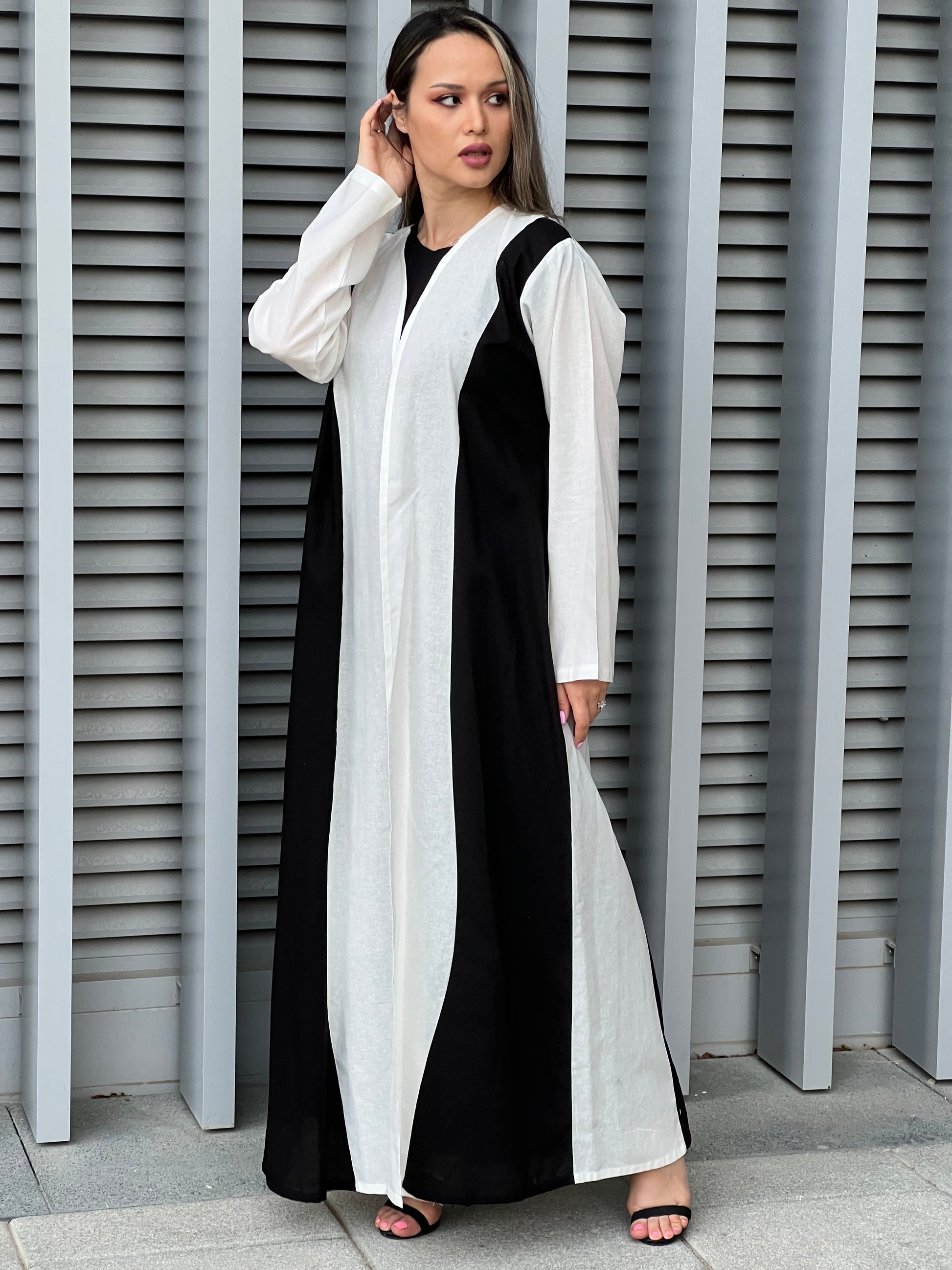 MOiSTREET Black & White Linen Abaya (7634686443747)