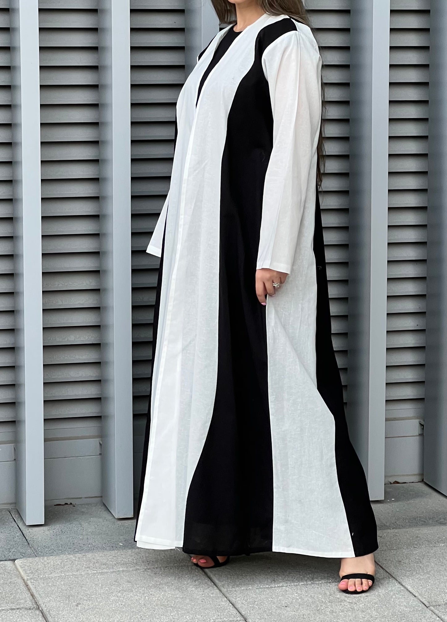 MOiSTREET Black & White Linen Abaya (7634686443747)