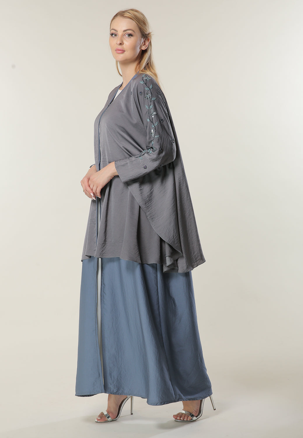 MOiSTREET  Colorblock Layered Abaya with Handwork (6701412843704) عباية رمادية